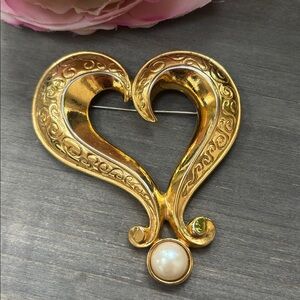 Oversized Avon Signed Etched Swirly Goldtone Heart w Faux Pearl Brooch